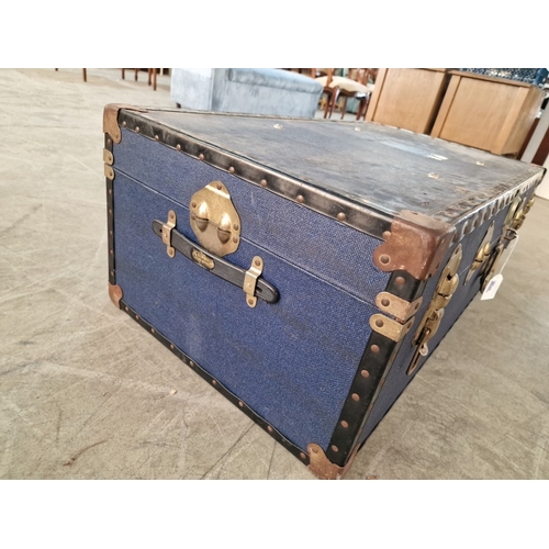 202A - Vintage Steamer Trunk with Carrying Handles and Metal Clasps, (Approx. 91 x 52 x 35cm)