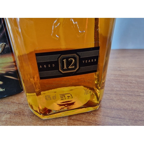 112 - Johnnie Walker Black Label Blended Scotch Whisky, (70cl, 40%) in Presentation Box with Glass and Ice... 