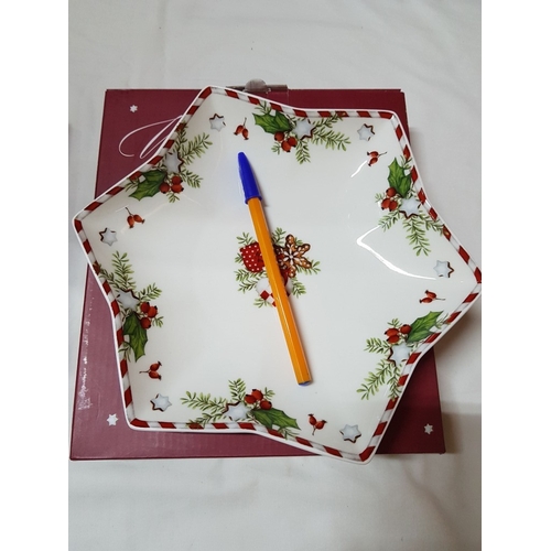 90 - Hutschenreuther Stars Christmas Crockery in Shape of Star; Plater (Approx. Ø: 34cm) and 2x Bowls (Ap... 