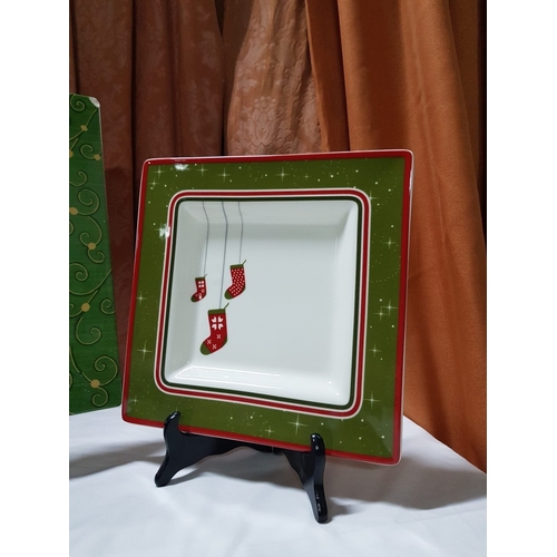 135 - Xmas Collection; 2x Large Christmas Design Serving Dishes, Square (Approx. 28.5cm x 28.5cm) and Rect... 
