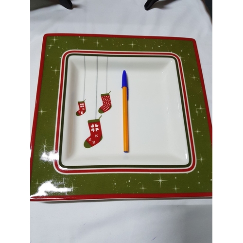 135 - Xmas Collection; 2x Large Christmas Design Serving Dishes, Square (Approx. 28.5cm x 28.5cm) and Rect... 