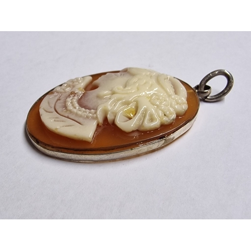 100 - Vintage Large Cameo Pendant with Silver(?) Surround, (Approx. H: 5cm, 9.9g)