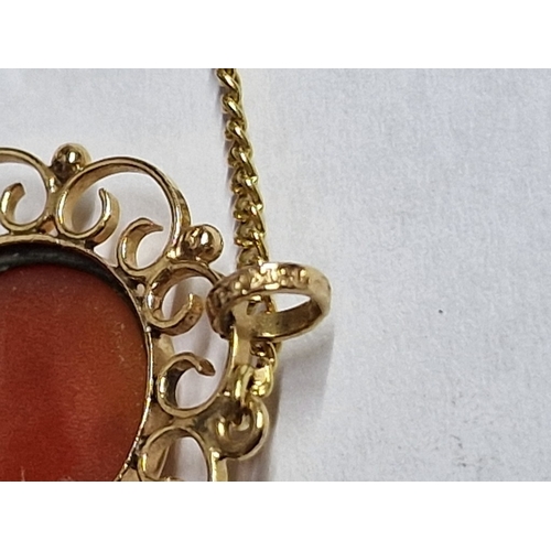 96 - Charming 18ct Gold Cameo Bracelet; 8 x Round Carved Shell Cameos in Decorative Gold Surround (each A... 