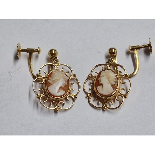97 - Charming Pair of 18ct Gold Cameo Earrings (Approx. H: 18mm, 3.2g Total Weight)