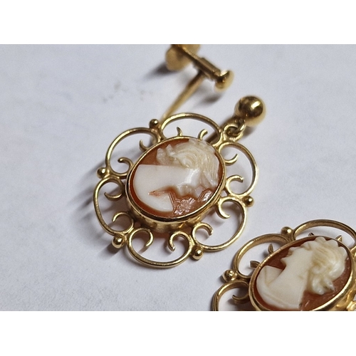 97 - Charming Pair of 18ct Gold Cameo Earrings (Approx. H: 18mm, 3.2g Total Weight)