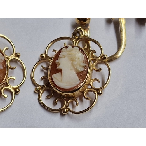 97 - Charming Pair of 18ct Gold Cameo Earrings (Approx. H: 18mm, 3.2g Total Weight)