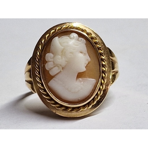 98 - Charming 18ct Gold Cameo Ring, (Approx. Size: O/P, H: 20mm, 5.5g)