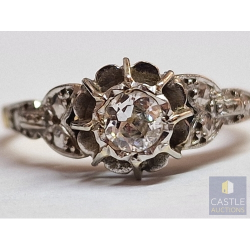 101 - Vintage 18ct Gold and Platinum Diamond Ring; Approx. 0.25ct Round Cut Diamond in Platinum Inclusion ... 