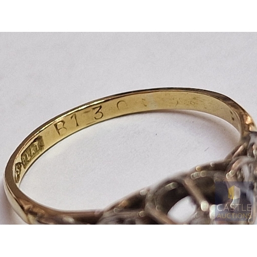 101 - Vintage 18ct Gold and Platinum Diamond Ring; Approx. 0.25ct Round Cut Diamond in Platinum Inclusion ... 