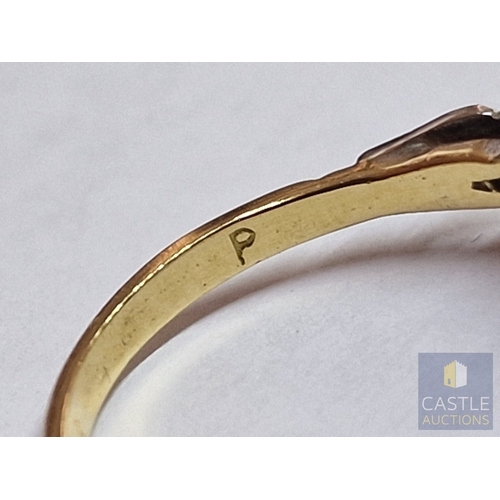 101 - Vintage 18ct Gold and Platinum Diamond Ring; Approx. 0.25ct Round Cut Diamond in Platinum Inclusion ... 