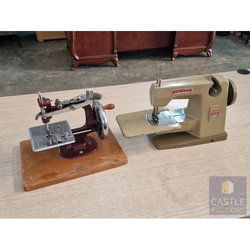 77 - 2 x Vintage Small Manual Wind Sewing Machines, Incl. Vulcan Countess (Made in England), (2)