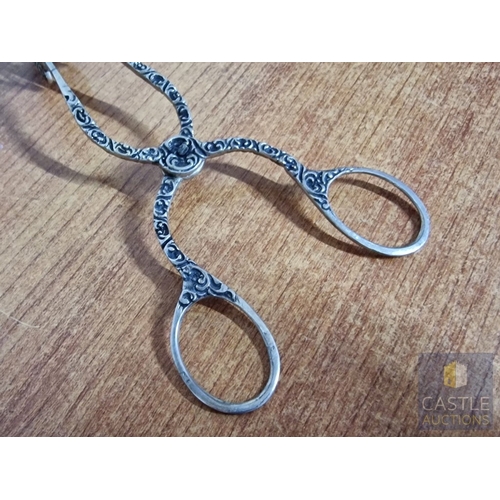 44 - Vintage Silver Pastry Tongs with Pierced Floral Design Slices and Decorative Handles, Cypriot Assay ... 