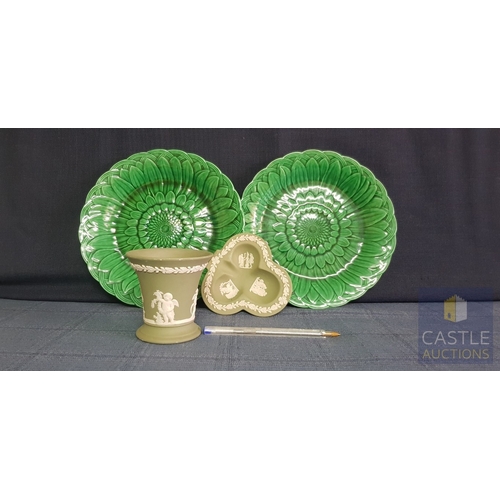 400 - Collectable Wedgwood Jasperware Small Vase & Trinket Dish Together With 2 x Wedgwood Majolica Sunflo... 