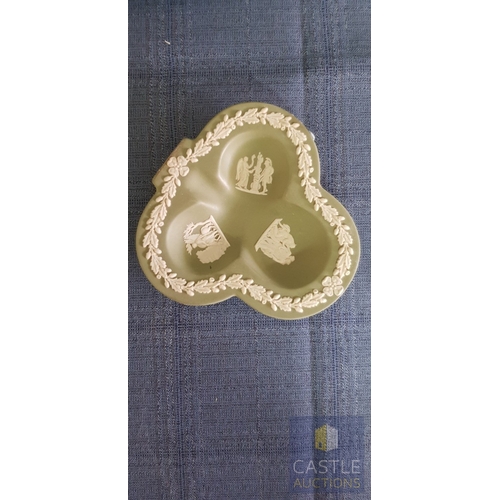 400 - Collectable Wedgwood Jasperware Small Vase & Trinket Dish Together With 2 x Wedgwood Majolica Sunflo... 