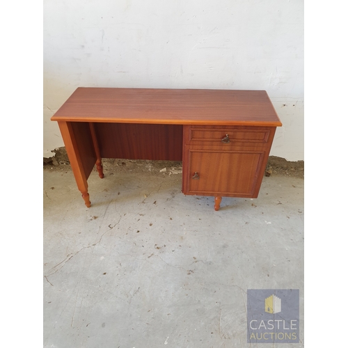 328 - Wooden Dressing Table With Single Drawer & Cupboard.
Size 107 x 65 x 40cm.