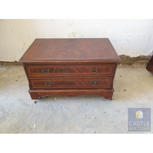 330 - Wooden TV Unit With drop Down Front & Slide Out Shelf.
80 x 48 x 47 cm.