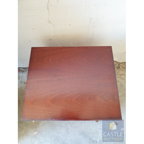 331 - Small Wooden Cupboard (Bedside?) With Hinged Door.
Size 47 x 40 x 57 cm.