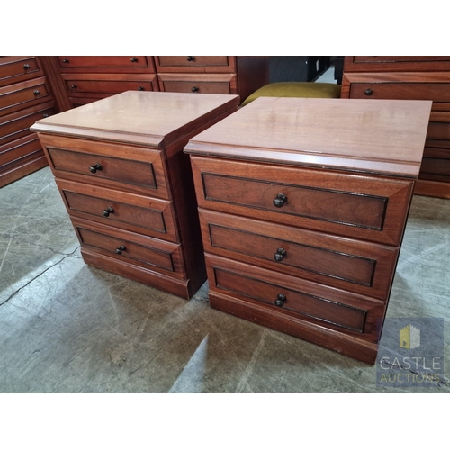 347 - Range of Classical Style Dark Wood Bedroom Furniture, Modular So Can Be Arranged to Suit Your Room: ... 