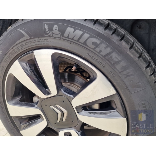 5 - CITROEN C3, 4-Door Hatchback, (2018), 1.2Ltr Automatic, with ONLY 28,700km!!! Beige Colour with Blac... 