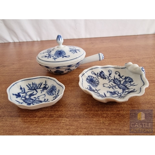 87 - Meissen Collection; 3 x Pieces in Classic Blue & White Colour 'Blue Onion' Pattern, Comprising Small... 