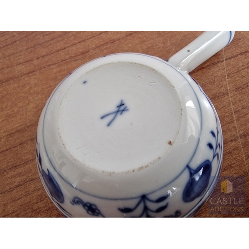 87 - Meissen Collection; 3 x Pieces in Classic Blue & White Colour 'Blue Onion' Pattern, Comprising Small... 