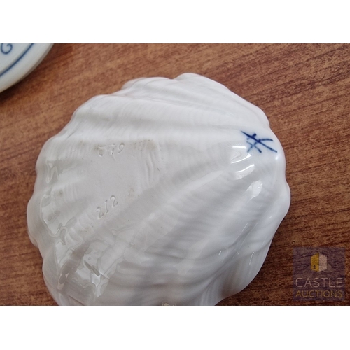 87 - Meissen Collection; 3 x Pieces in Classic Blue & White Colour 'Blue Onion' Pattern, Comprising Small... 