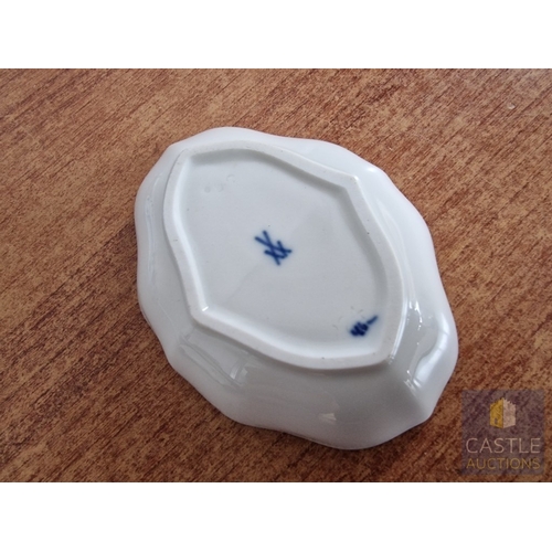 87 - Meissen Collection; 3 x Pieces in Classic Blue & White Colour 'Blue Onion' Pattern, Comprising Small... 