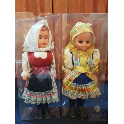 350 - Collection of 10x Vintage Folk Art Souvenir Dolls in Ethnic Outfits, See Multiple Photos, (10)