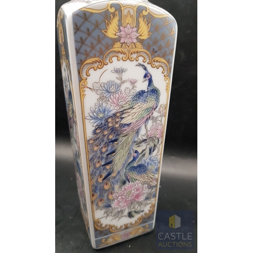 357 - Japanese Tozan Porcelain Vase Features Design of Peacocks and Chrysanthemums (Approx. H: 20cm)