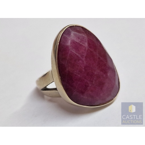 17 - Striking Heavy 18ct Gold Statement Ring with a Large Polished Red Hardstone Cabochon (Ruby?) of Scul... 