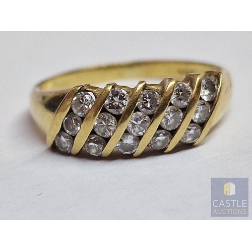 20 - 18ct Gold Ring with 15 x Round Cut Diamonds, in 5 x Angled Rows (Approx. 0.45tcw, VS1 / H), Set in 1... 