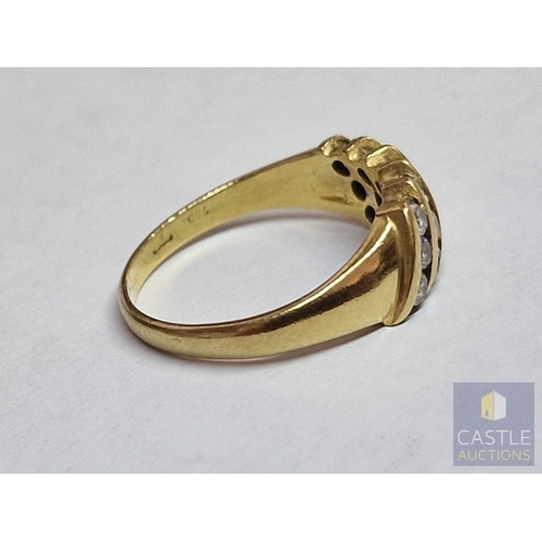 20 - 18ct Gold Ring with 15 x Round Cut Diamonds, in 5 x Angled Rows (Approx. 0.45tcw, VS1 / H), Set in 1... 