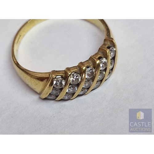 20 - 18ct Gold Ring with 15 x Round Cut Diamonds, in 5 x Angled Rows (Approx. 0.45tcw, VS1 / H), Set in 1... 