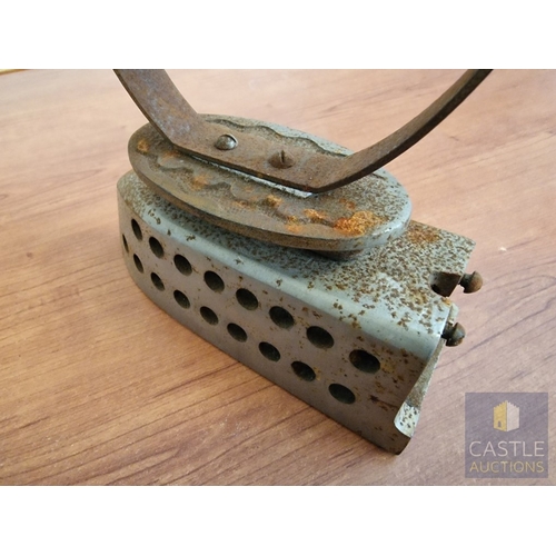 32 - 2 x Vintage Flat Irons, (2)
