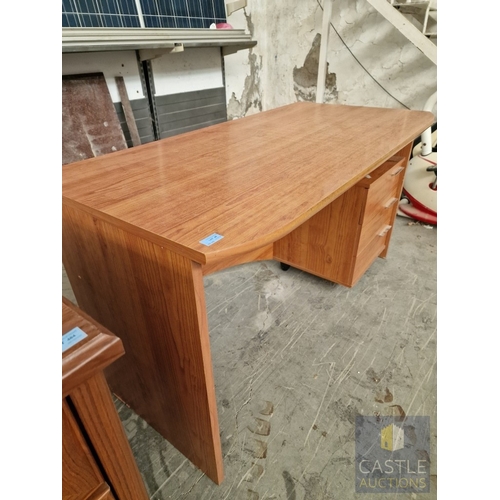 40 - Cherry Colour Office / Home Desk with Drawers, (Approx. 138 x 67cm)