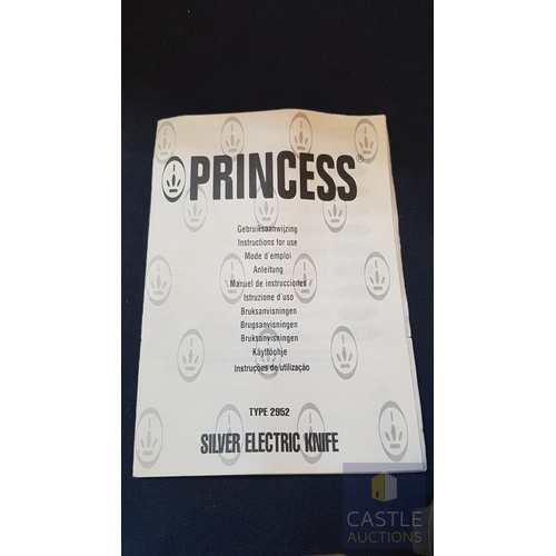 326 - 3x Electric Kitchen Tools; TEXET Paper Shredder, Model: SC10L, Oz Clarke Connoisseur Range Ice Crush... 