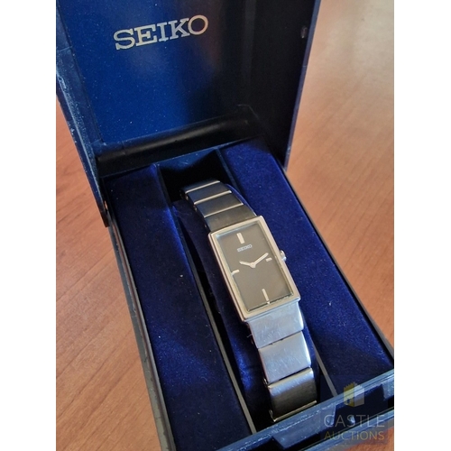 179 - SEIKO Ladies Stainless Steel Wrist Watch, (Ref: 1N00-6J30), with Black Face, Quartz Movement * Runni... 
