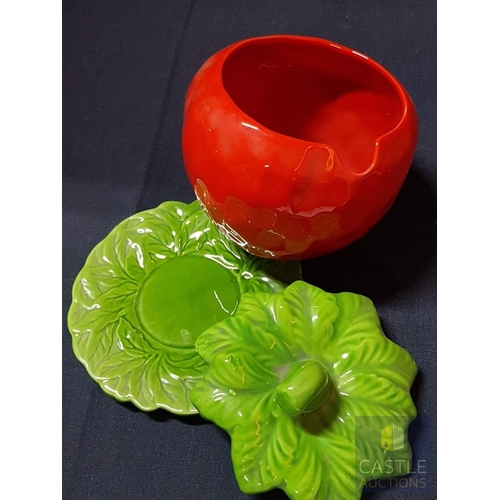 674G - Retro Ceramic Bowl/Dish /Storage with Lid in The shape of a Tomato (Approx. H: 19cm) and Strawberry ... 