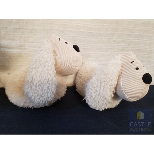334 - 3x Doggy Bean Bag Door Stops and 3x Wooden Wedge Door Stops, (6)