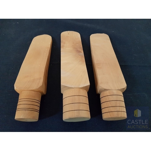 334 - 3x Doggy Bean Bag Door Stops and 3x Wooden Wedge Door Stops, (6)