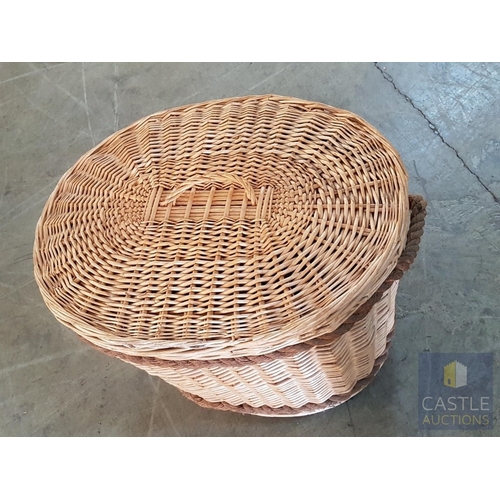 348 - Very Big Wicker Multifunctional (Laundry/ Storage) Basket with Lid on Wheels (Approx. 71cm x 56cm x ... 