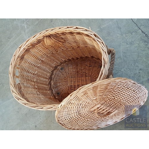 348 - Very Big Wicker Multifunctional (Laundry/ Storage) Basket with Lid on Wheels (Approx. 71cm x 56cm x ... 