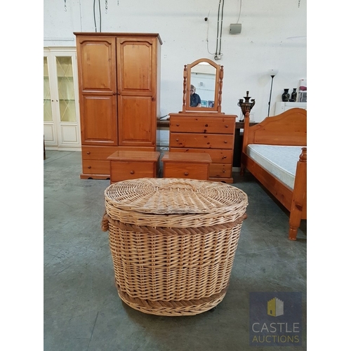 348 - Very Big Wicker Multifunctional (Laundry/ Storage) Basket with Lid on Wheels (Approx. 71cm x 56cm x ... 