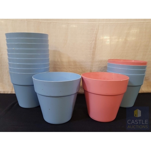 350 - Blue and Pink, Collection of 15x Plastic Plant Pots (Approx. H: 21cm Ø: 22cm each), 13x Blue and 2x ... 