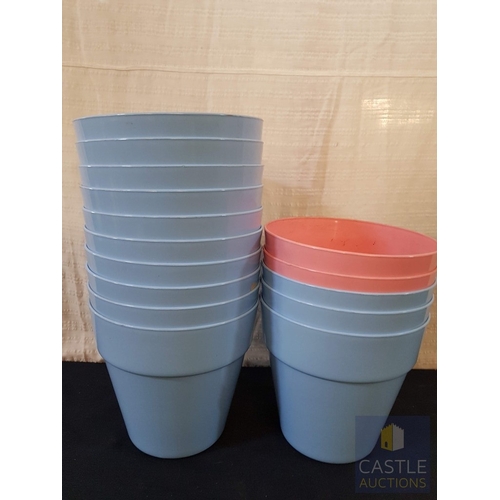 350 - Blue and Pink, Collection of 15x Plastic Plant Pots (Approx. H: 21cm Ø: 22cm each), 13x Blue and 2x ... 