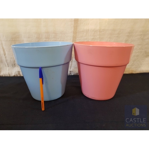 350 - Blue and Pink, Collection of 15x Plastic Plant Pots (Approx. H: 21cm Ø: 22cm each), 13x Blue and 2x ... 