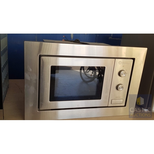 180B - Balay 3WMX1918 Integrated Microwave Oven, Silver, Untested.