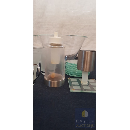 800J - 2 x Large Glass Bowls. Ø 27 cm.
8 x Glass Coasters, 6 x Glass Tea/Coffee Cups With Metal Handles & 1... 