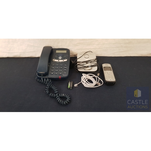 805J - 2 x Telephones One Corded Desk Phone & One Cordless Siemen's Phone.