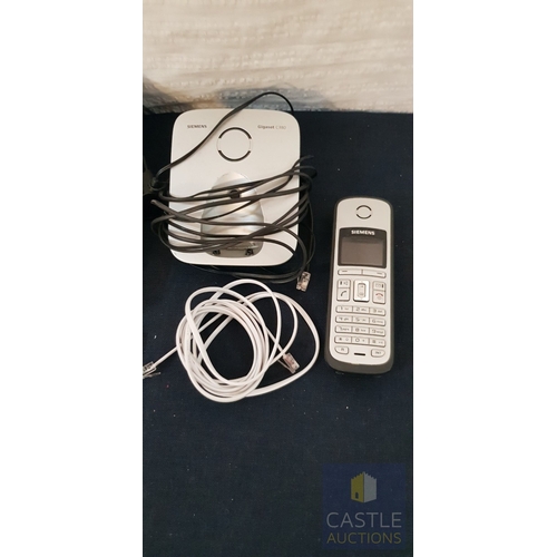 805J - 2 x Telephones One Corded Desk Phone & One Cordless Siemen's Phone.